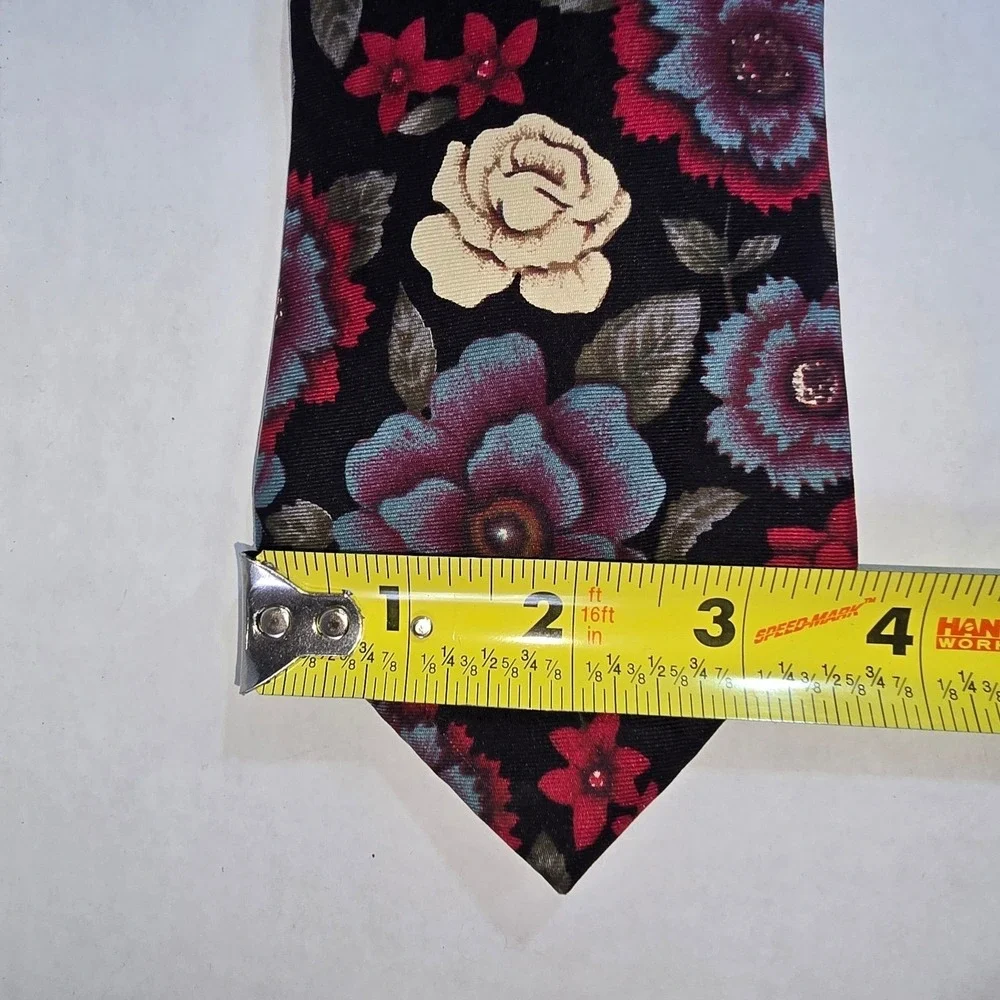 VINTAGE  Black‎ with Roses Woodward Tie100% Italian Silk Made in U.S.A.